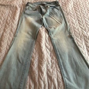 Like New AE Jeans Light Wash size 10R